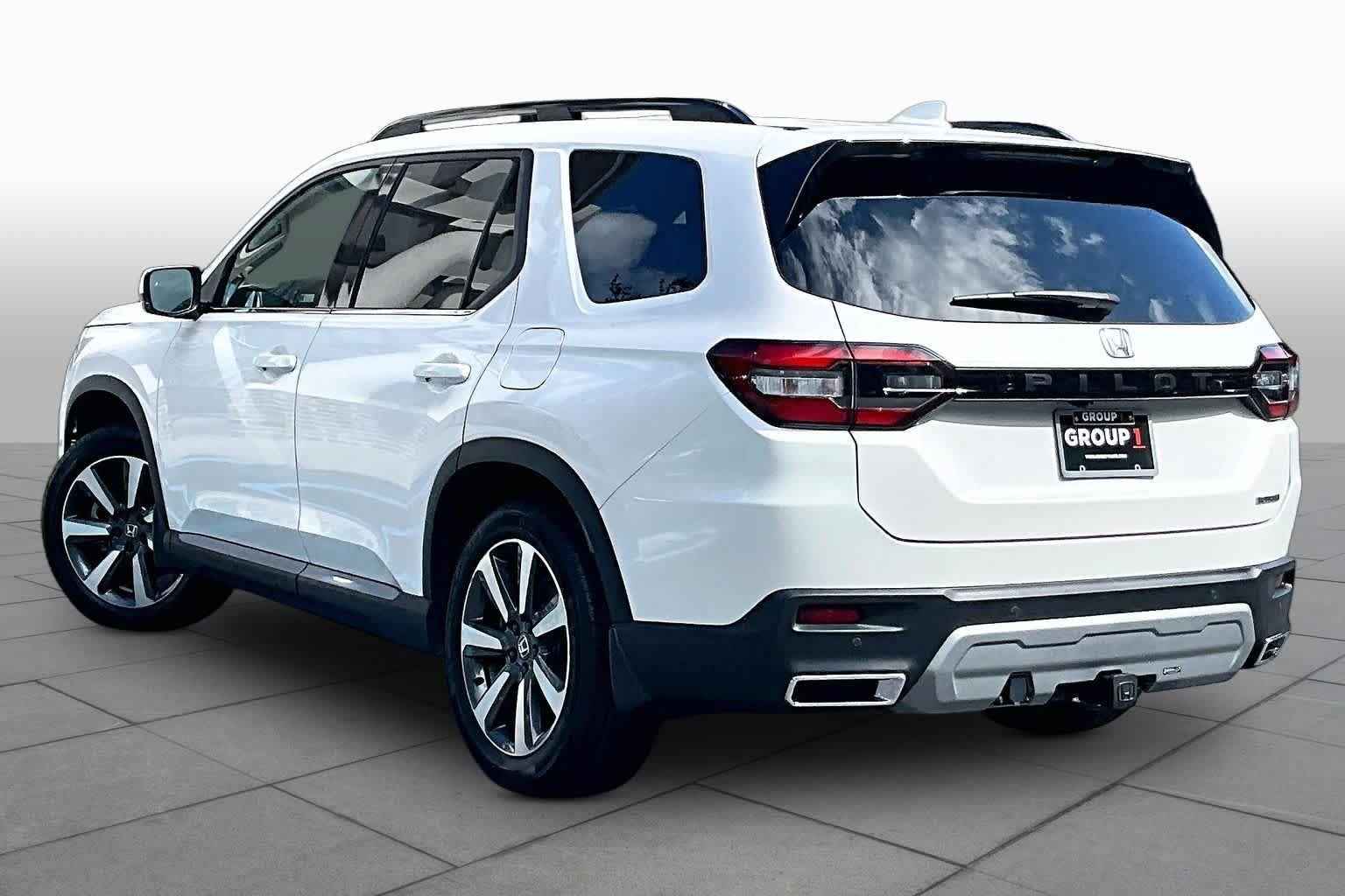 Used 2025 Platinum White Pearl Honda Touring image 12