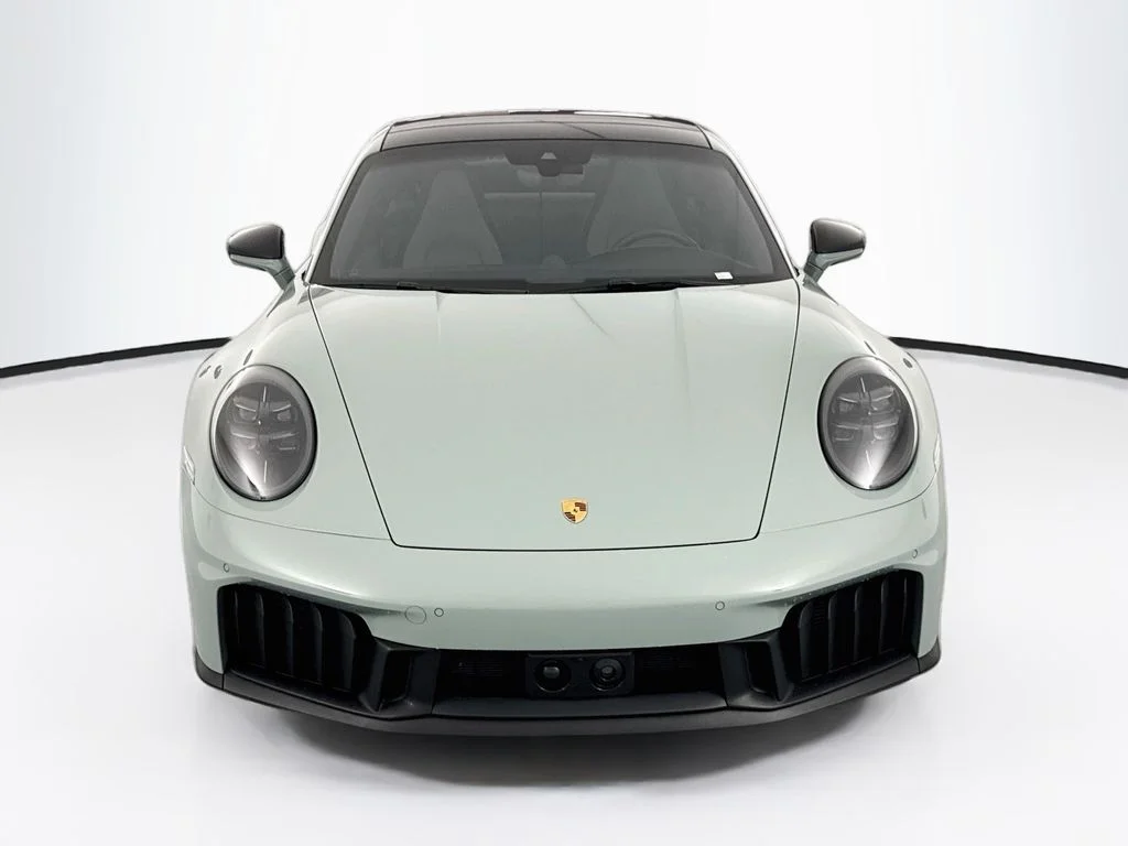 Used 2025  Porsche Carrera 4 GTS image 2