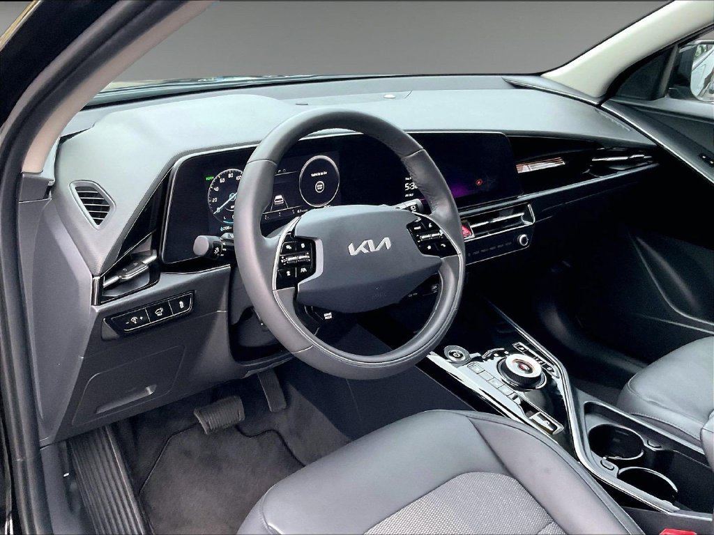 Used 2025 Black Kia Wind image 8