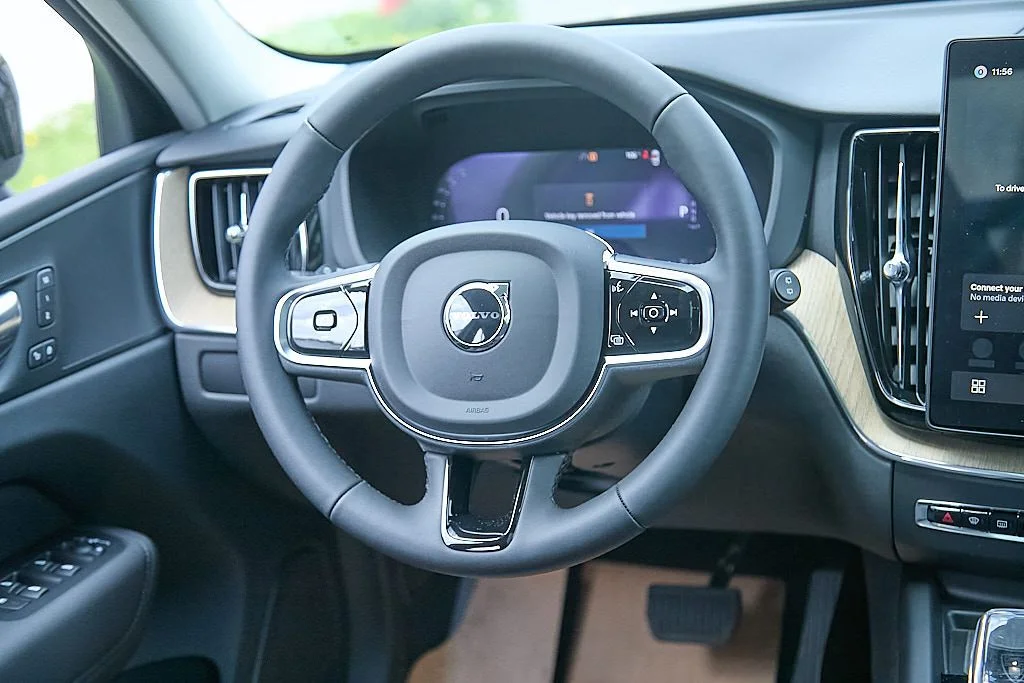 New 2026 Onyx Black Volvo Plus image 25