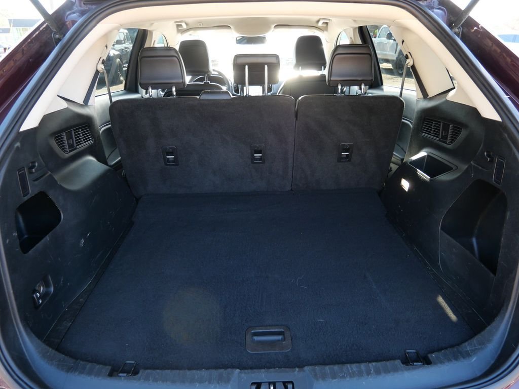 Used 2021 Red Ford SEL image 9