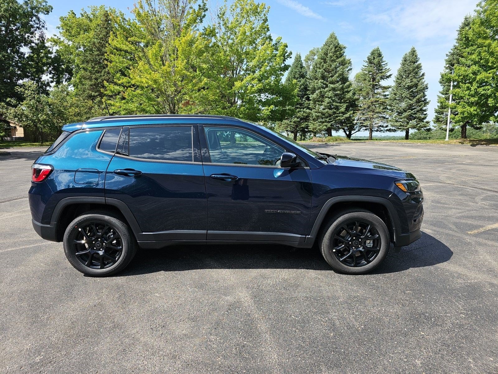 New 2026 Fathom Blue Pearl Coat Jeep Latitude Altitude image 6
