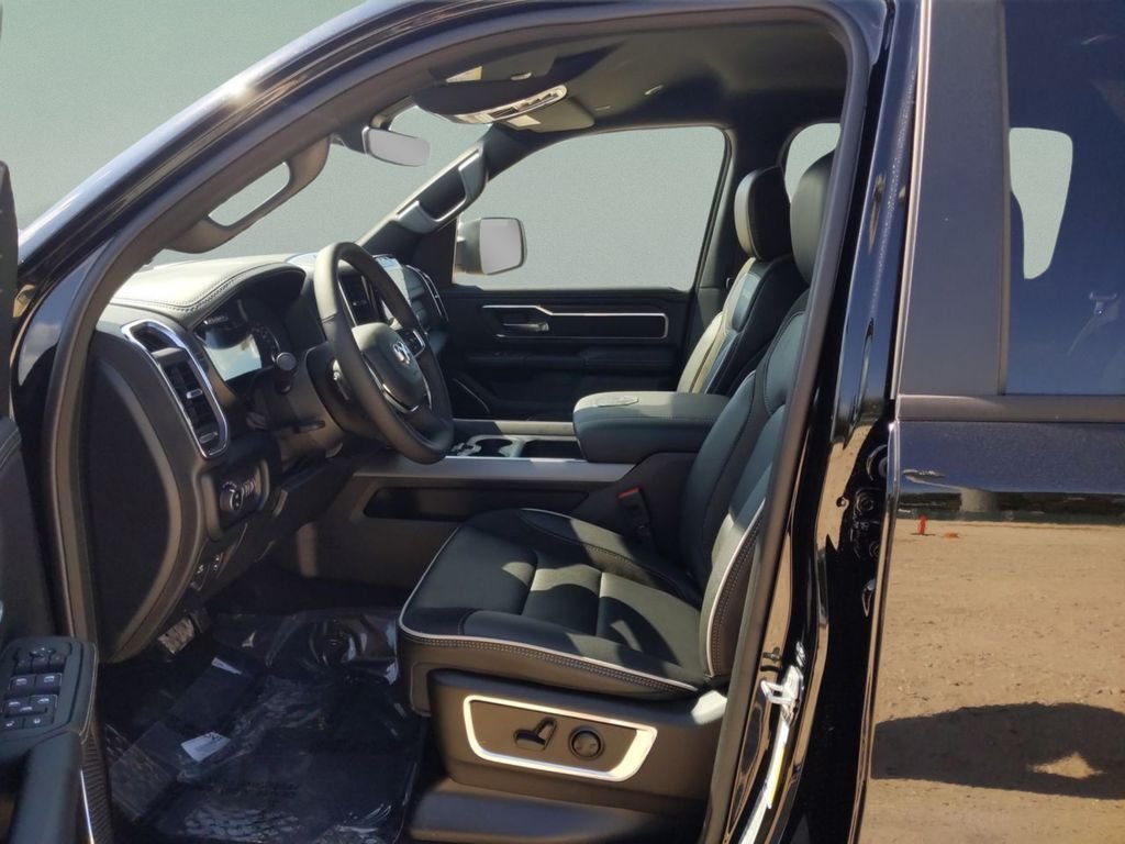 New 2026 Diamond Black Crystal Pearl-Coat Exterior Paint RAM Laramie image 16