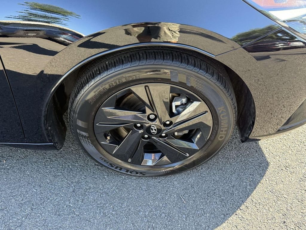 Used 2021 Black Hyundai SEL image 11