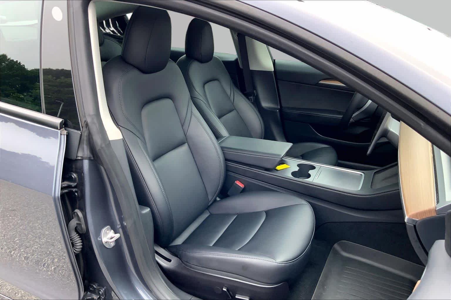 Used 2023  Tesla  image 8