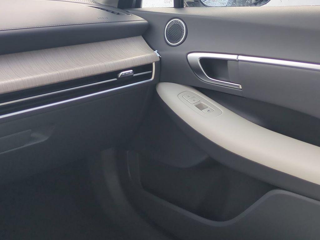 New 2026 Silver Hyundai SEL image 18