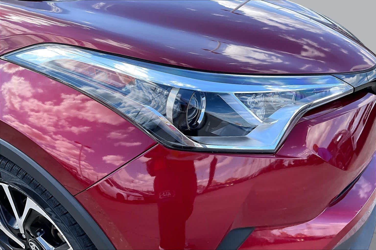 Used 2019 Ruby Flare Pearl w/Black Roof Toyota XLE image 28