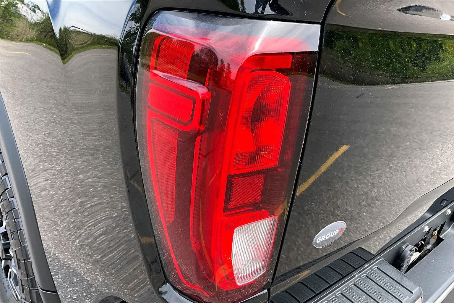 Used 2020 Onyx Black GMC SLE image 28