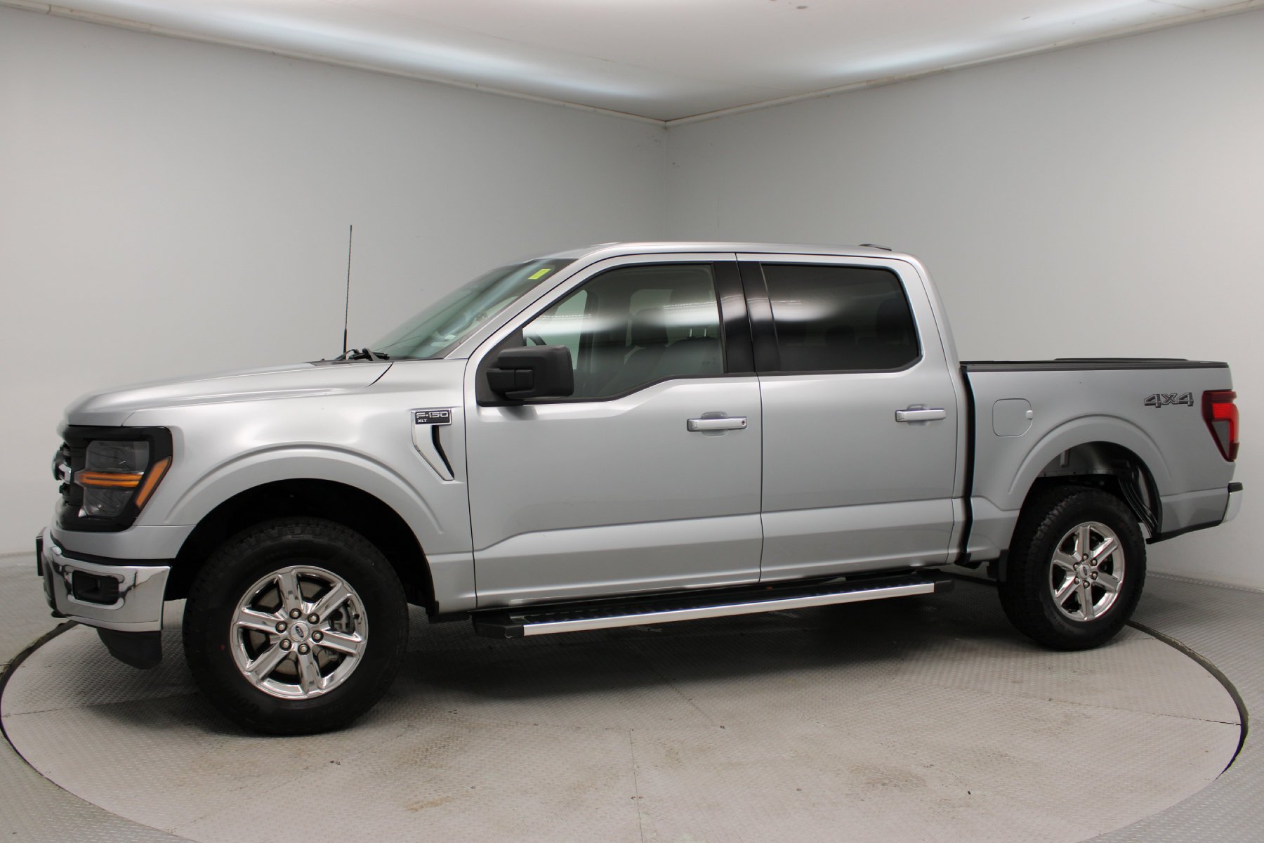 Used 2025 ICONIC SILVER METALLIC Ford XLT 4WD SuperCrew 5.5