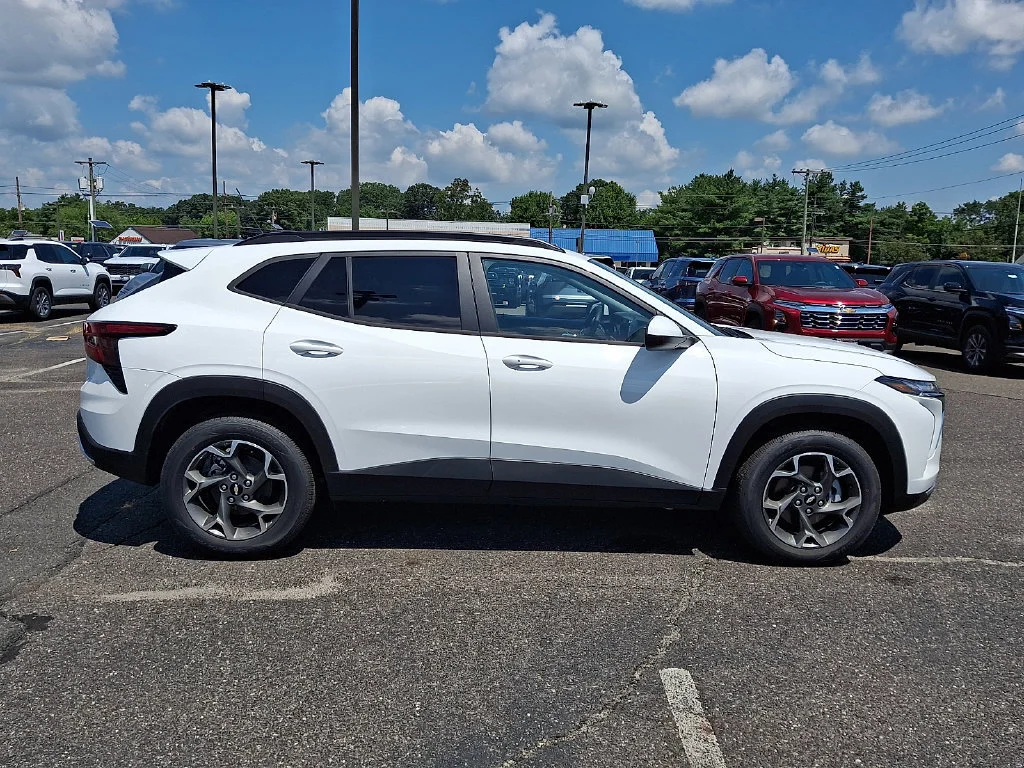 New 2026 Summit White Chevrolet LT image 9