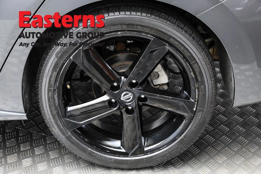 Used 2023 Gray Nissan SR image 8