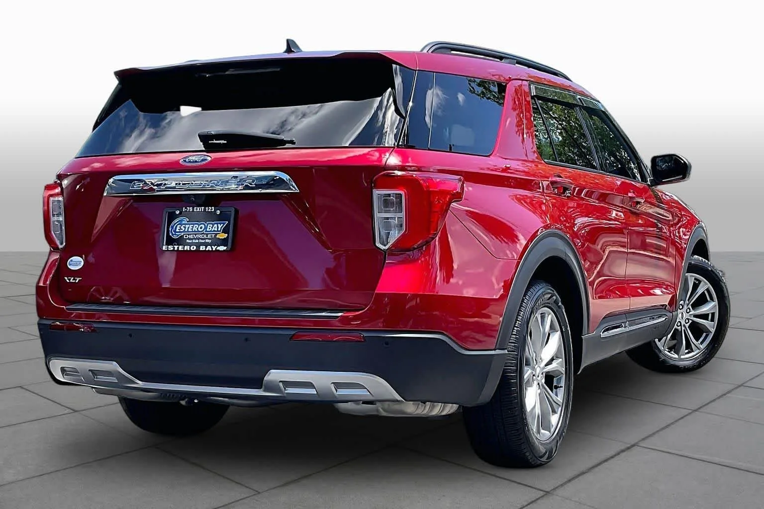 Used 2023 Rapid Red Metallic Tinted Clearcoat Ford XLT image 24