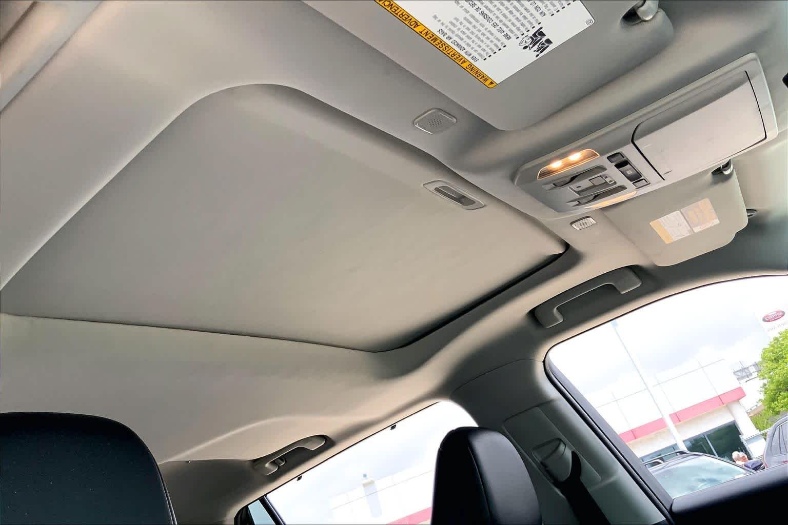 2025 Toyota Highlander XLE - Photo 14
