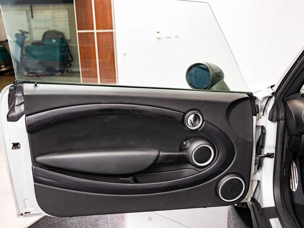 Used 2014 White Silver MINI  image 23