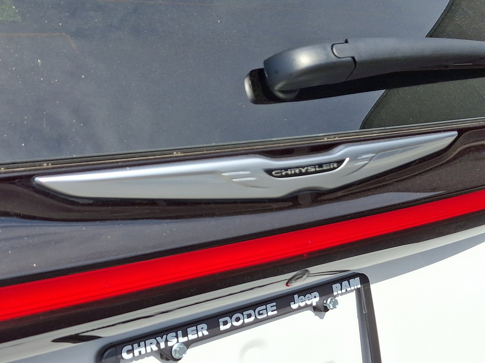Used 2025 Bright White Clearcoat Chrysler Hybrid Select image 29