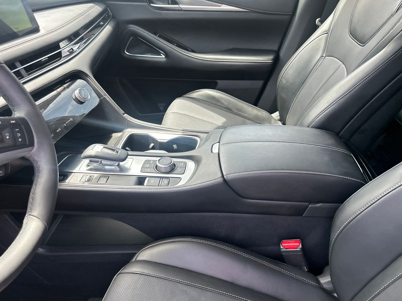 Used 2026 Silver INFINITI LUXE image 4