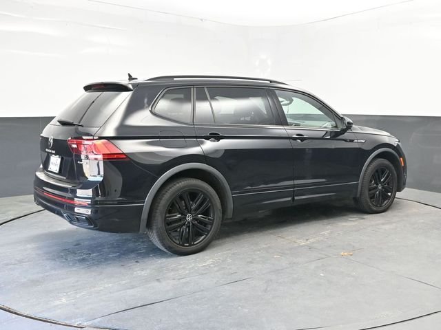Used 2022 Black Volkswagen 2.0T SE R-Line Black image 7