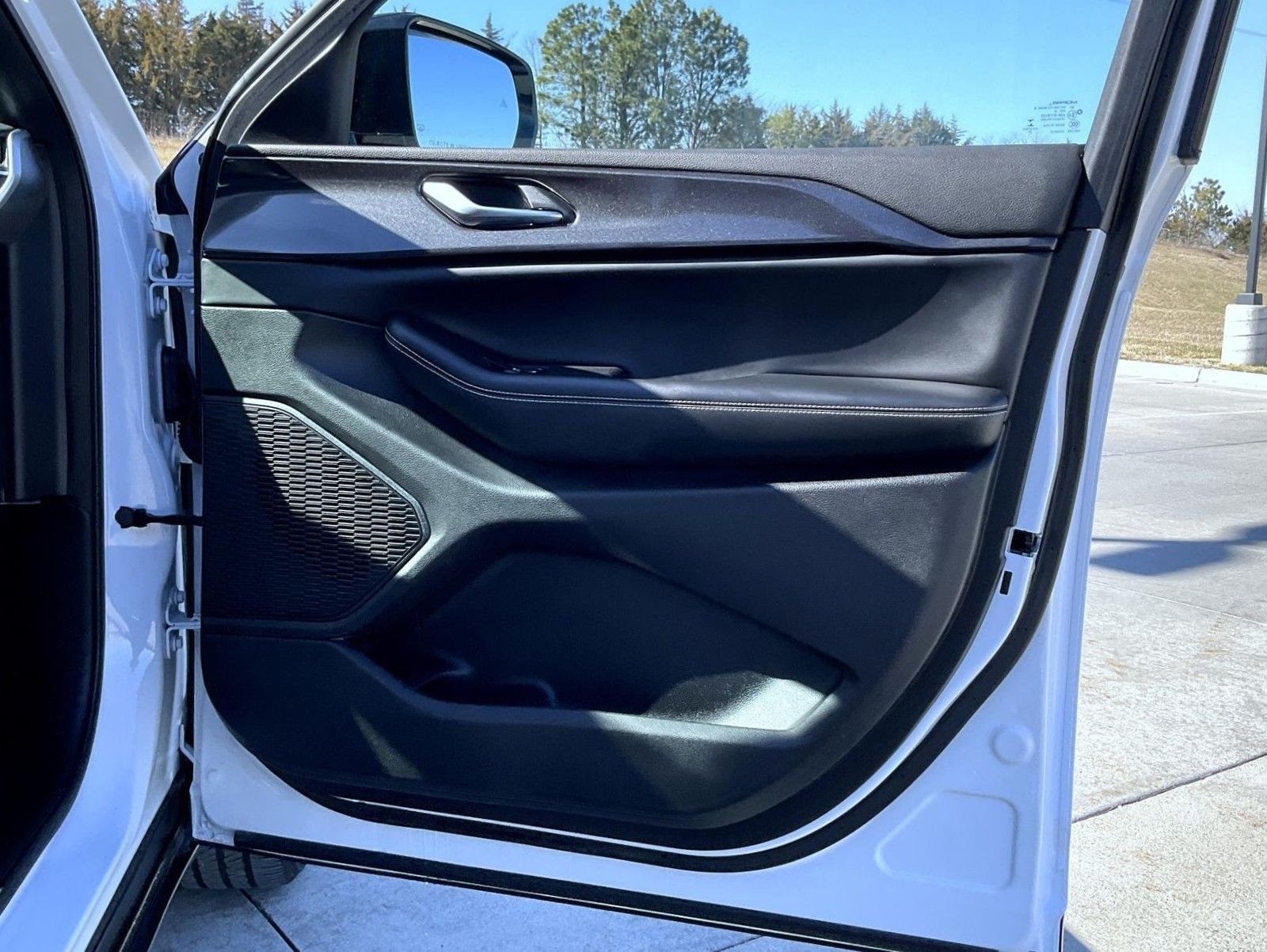 Used 2023 White Jeep Altitude X image 17
