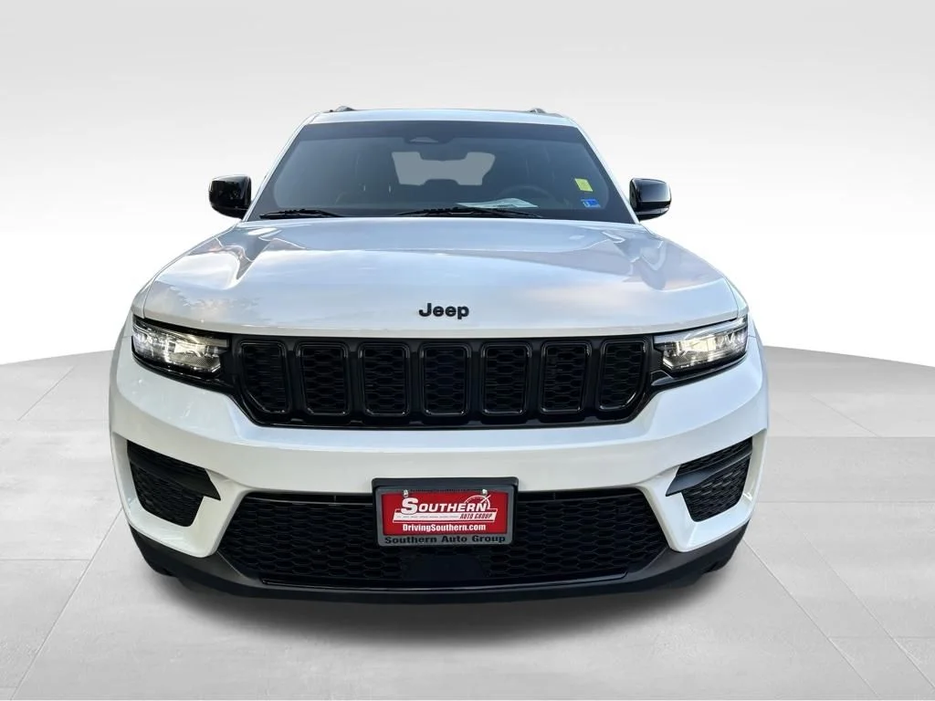 Used 2025 White Jeep Altitude X image 8