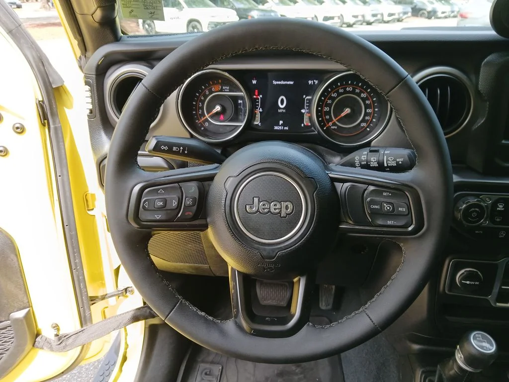 Used 2023 Yellow Jeep Sport S image 17