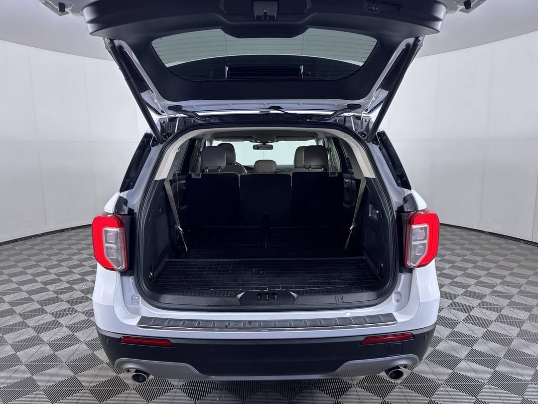 Used 2023 White Ford Limited image 25