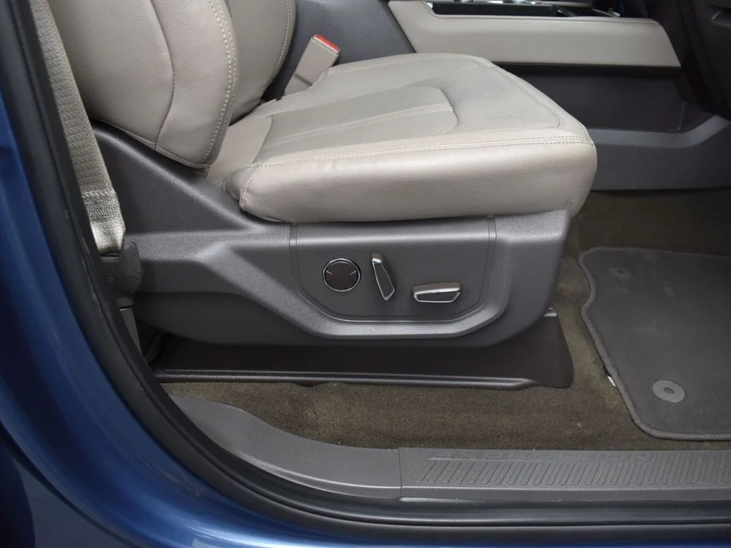 Used 2020 Blue Ford Limited image 25