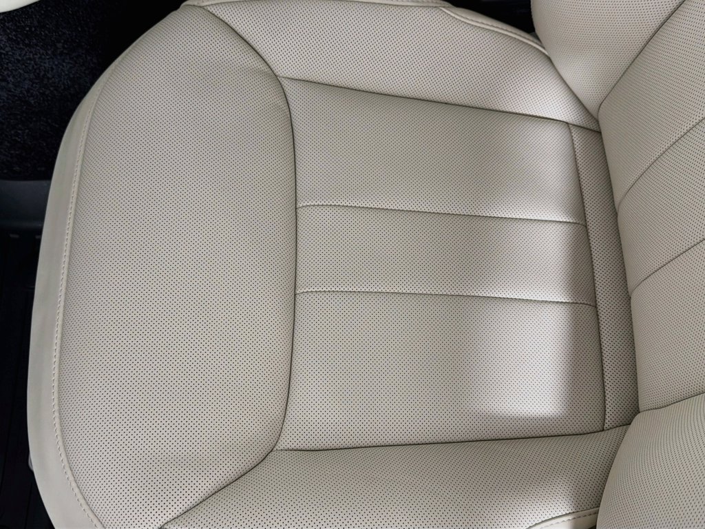 New 2026 Fuji White Land Rover SE image 20