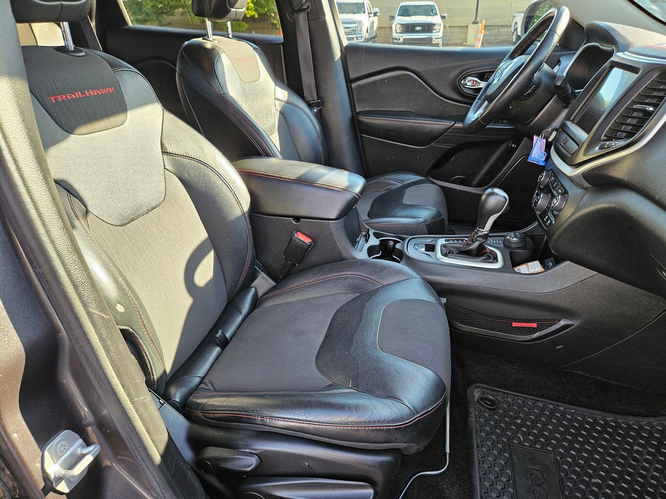 Used 2015 Granite Crystal Clearcoat Metallic Jeep Trailhawk image 30