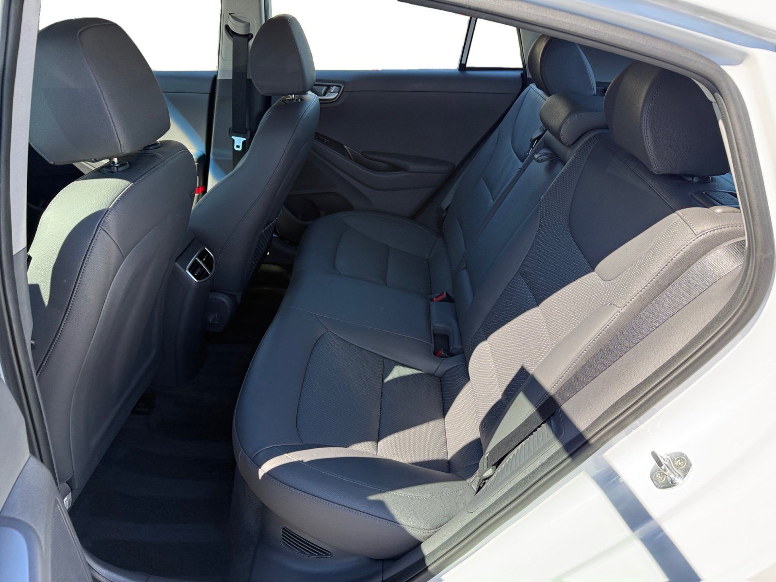 Used 2020 Ceramic White Hyundai Limited image 16