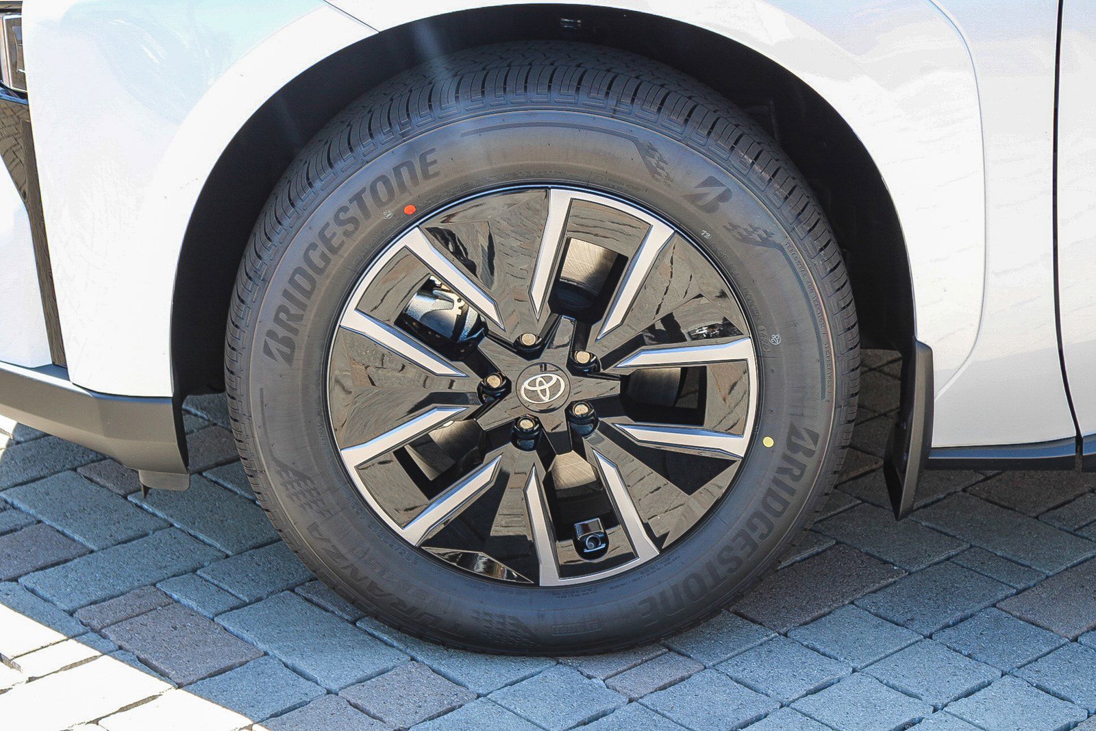 New 2026 Wind Chill Pearl <sup>1</sup> Toyota  XLE image 12