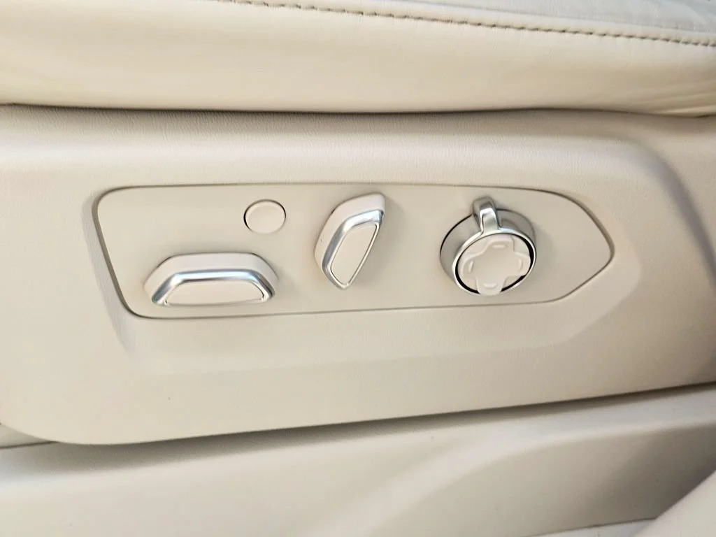 New 2026 Vibrant White Tricoat Cadillac Platinum Sport image 26