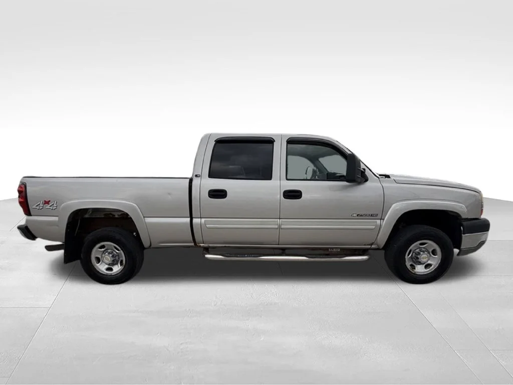 Used 2005 Silver Chevrolet LS image 6