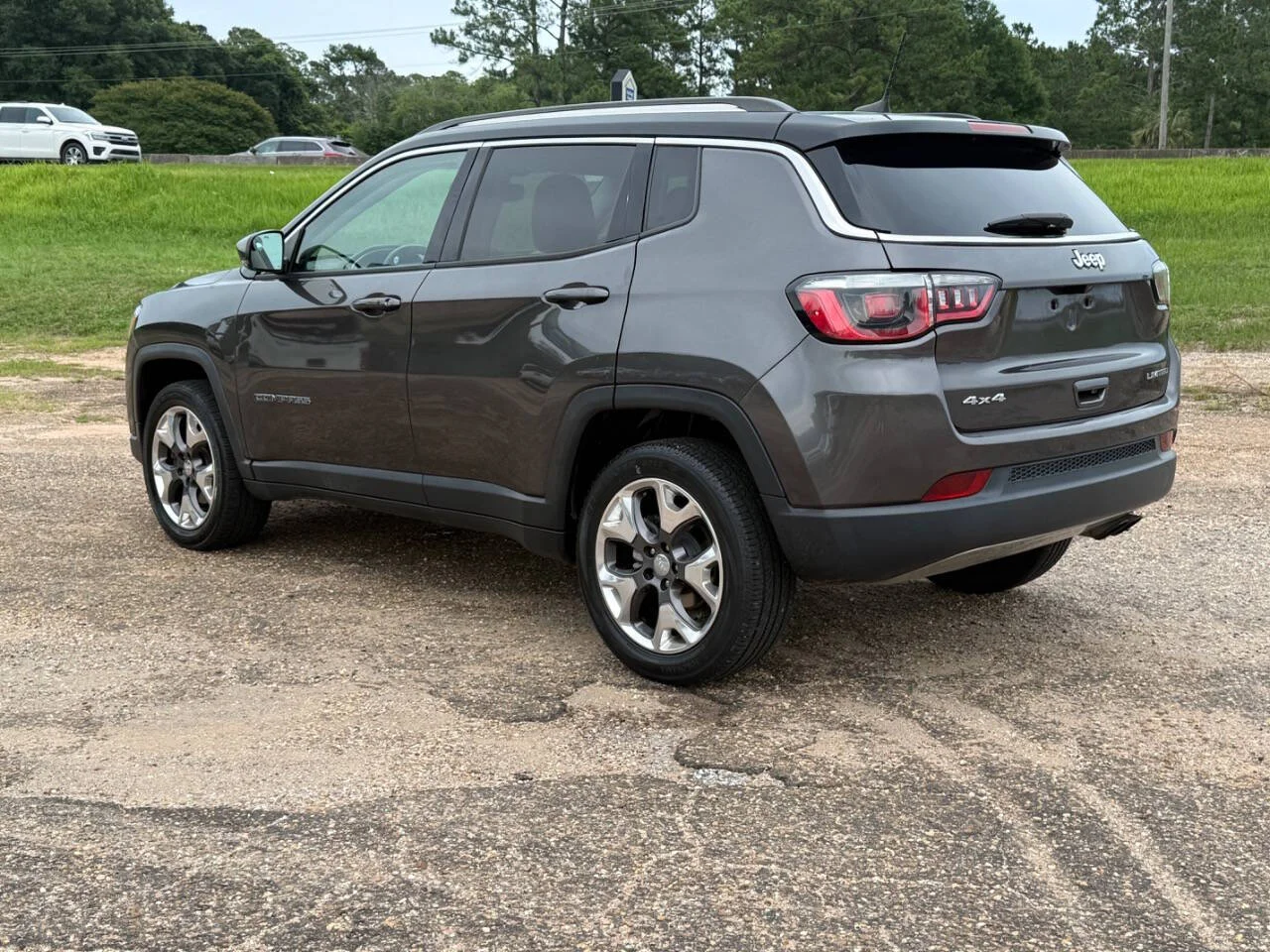 Used 2019 Charcoal Jeep Limited 4x4 4dr SUV image 3