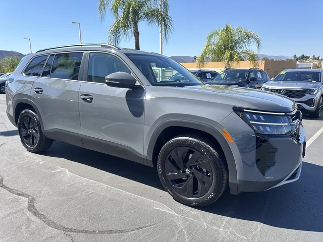 2027 Volkswagen Atlas SE w/Technology