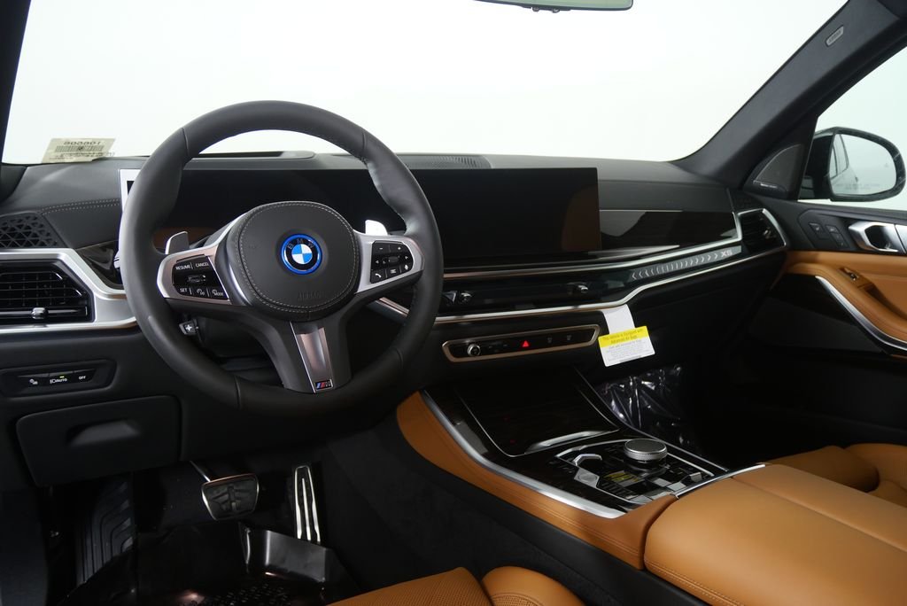 New 2026 Dravit Grey Metallic BMW xDrive50e image 17