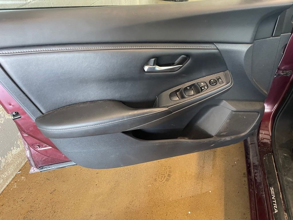 Used 2022 Red Nissan SV image 9