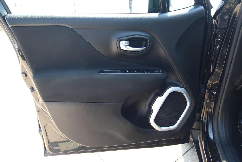 Used 2021 Black Jeep Latitude image 38