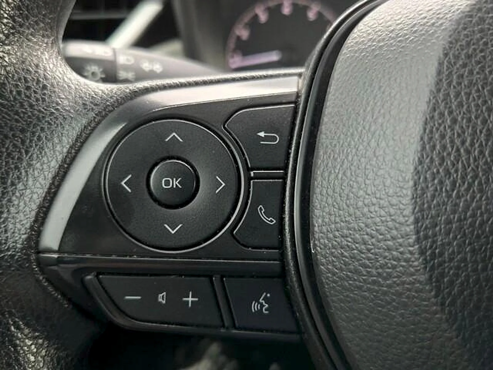 Used 2024  Toyota LE image 22