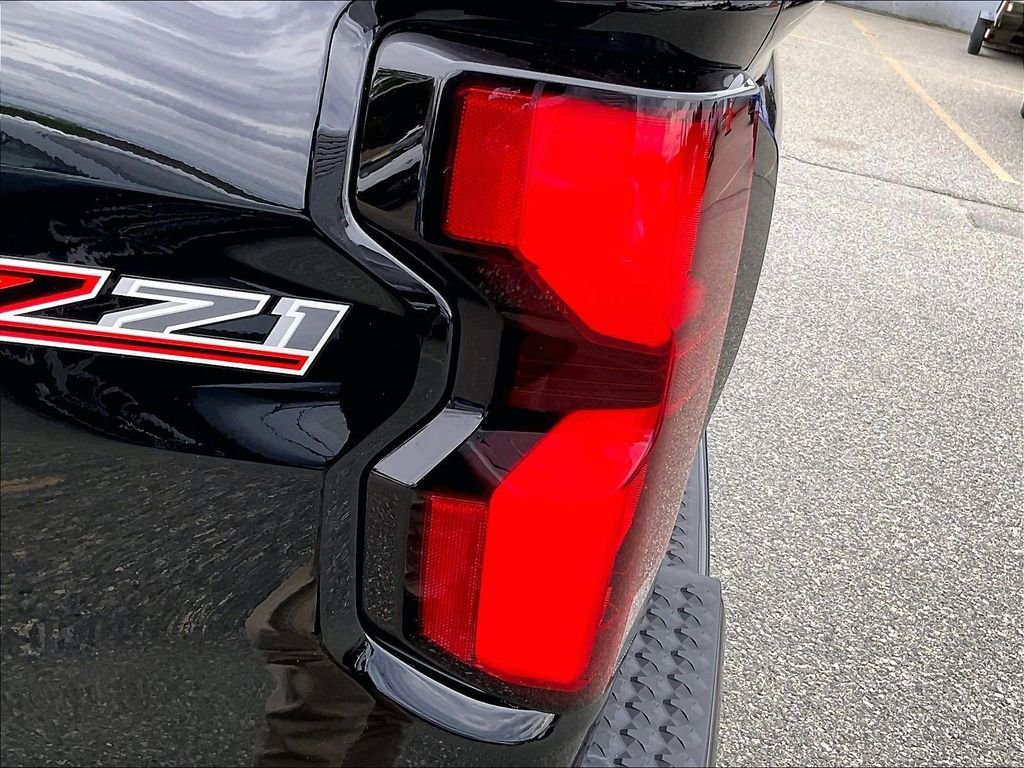 Used 2023 Black Chevrolet Z71 image 33