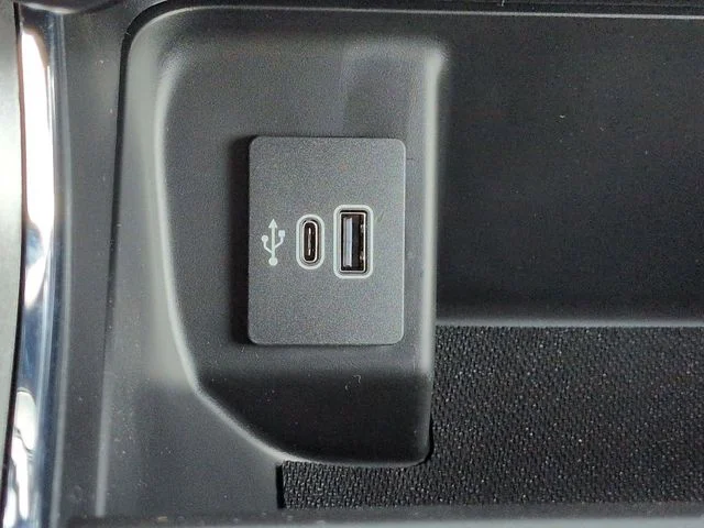 New 2026 Agate Black Metallic Ford XLT image 23