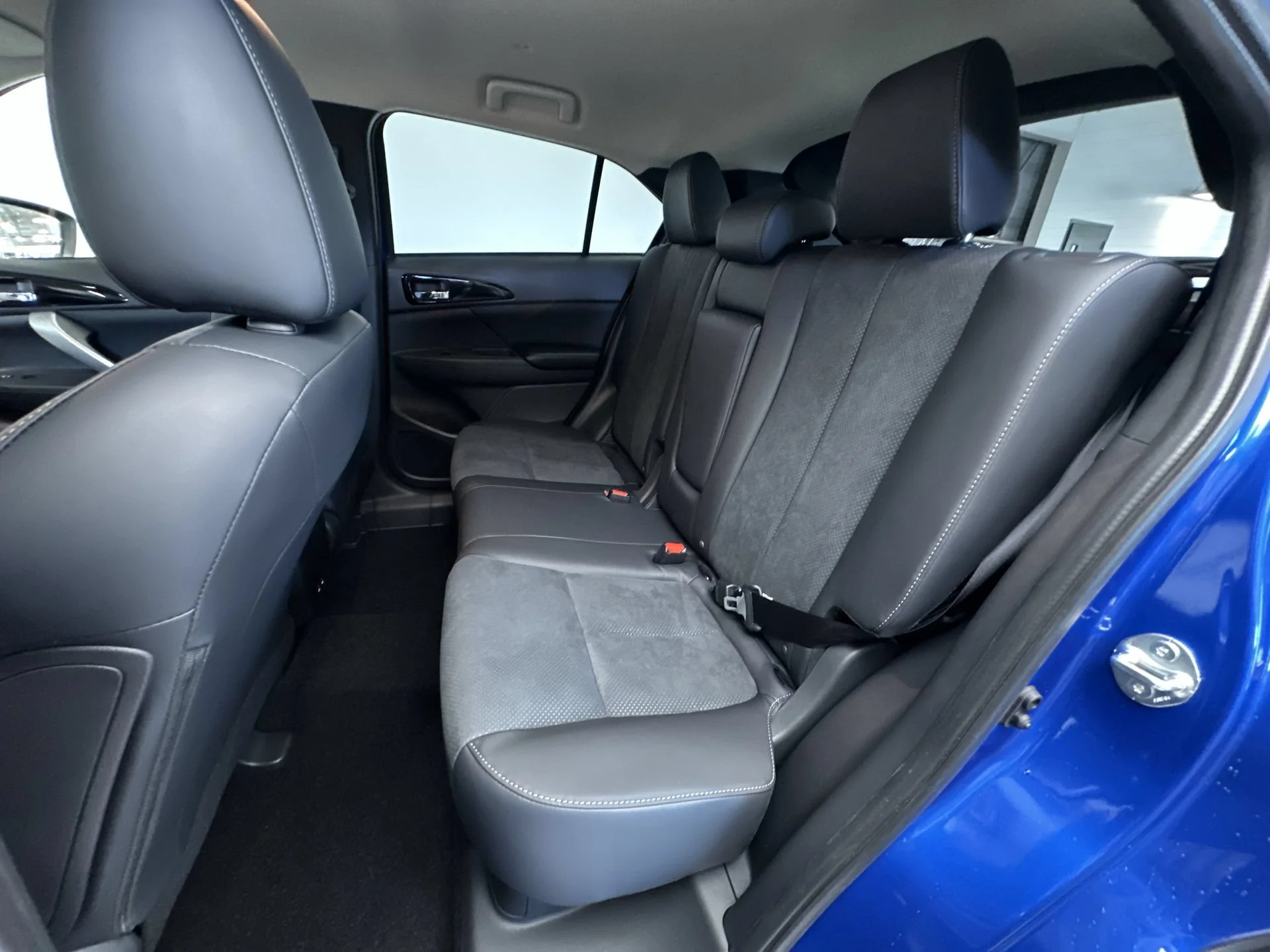 New 2026 Lightning Blue Metallic Mitsubishi SE image 22