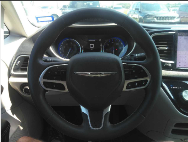 Used 2024 Black Chrysler Touring L image 6