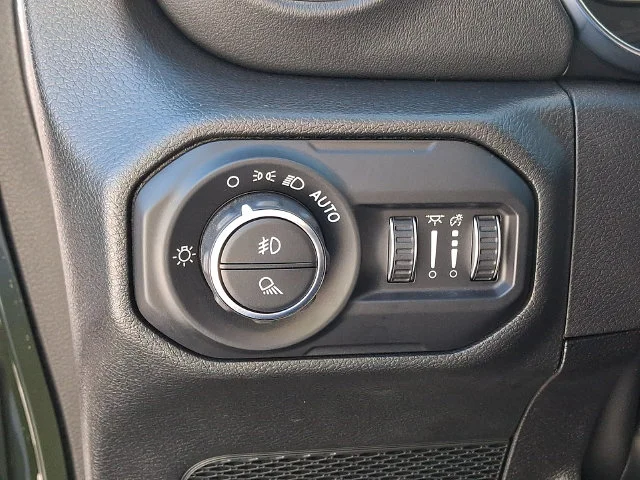 Used 2022 Green Jeep Overland image 25