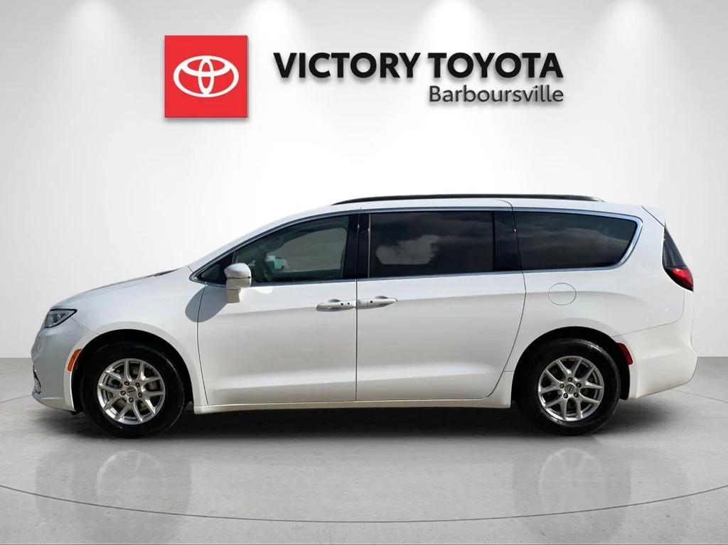 Used 2022 White Chrysler Touring L image 2