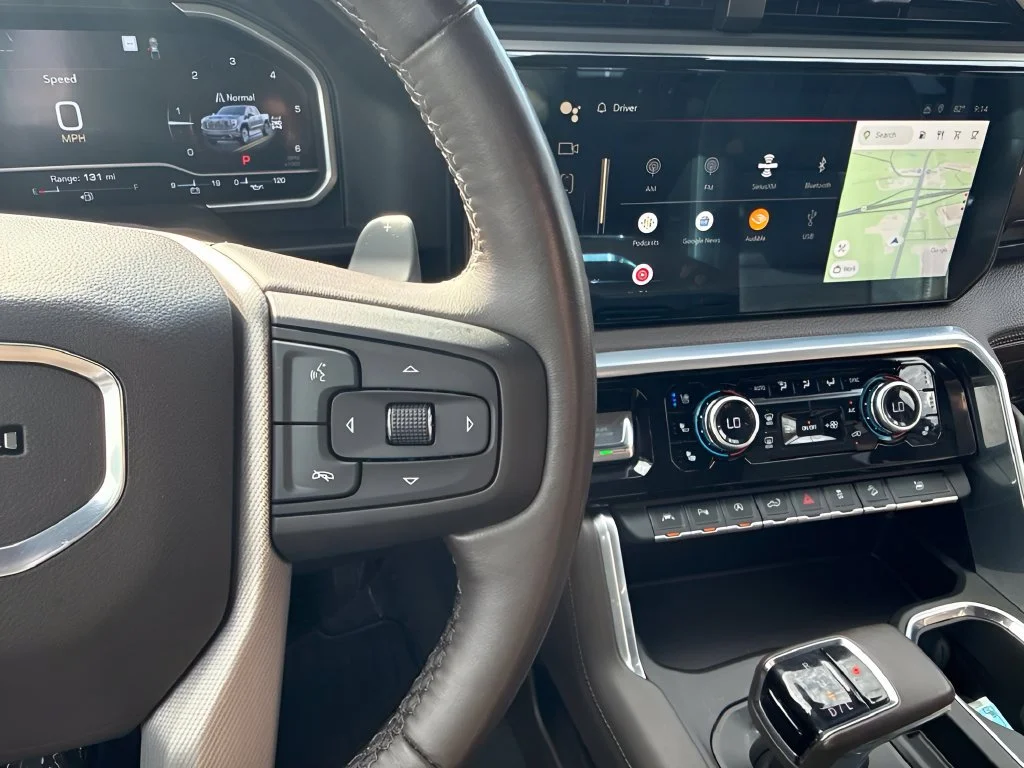 Used 2022 WHITE FROST TRICOAT GMC Denali image 17