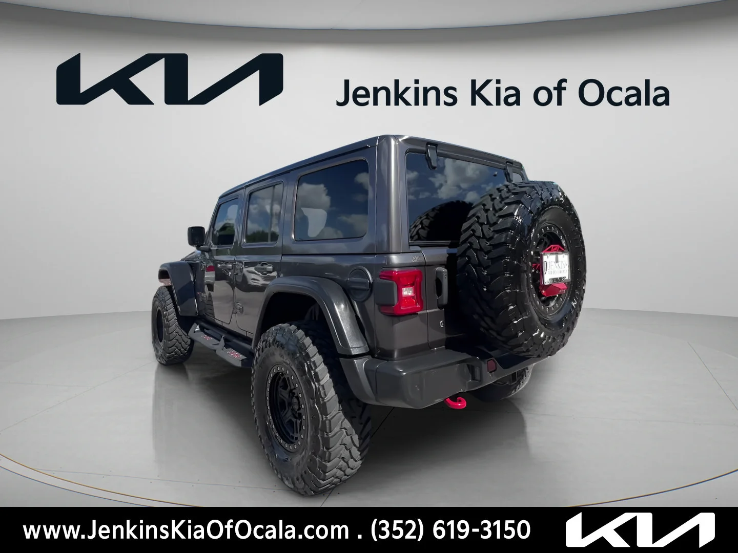Used 2020 Granite Crystal Metallic Clearcoat Jeep Rubicon image 7