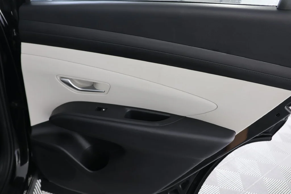 Used 2025 Phantom Black Hyundai SEL image 26