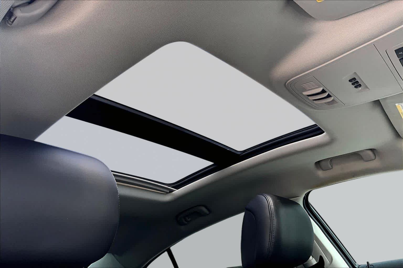 Used 2011 Quicksilver Metallic Buick CXL image 12