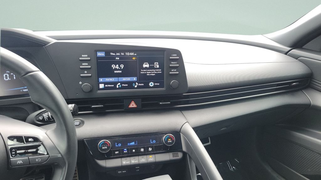 2025 Hyundai Elantra SEL - Photo 13