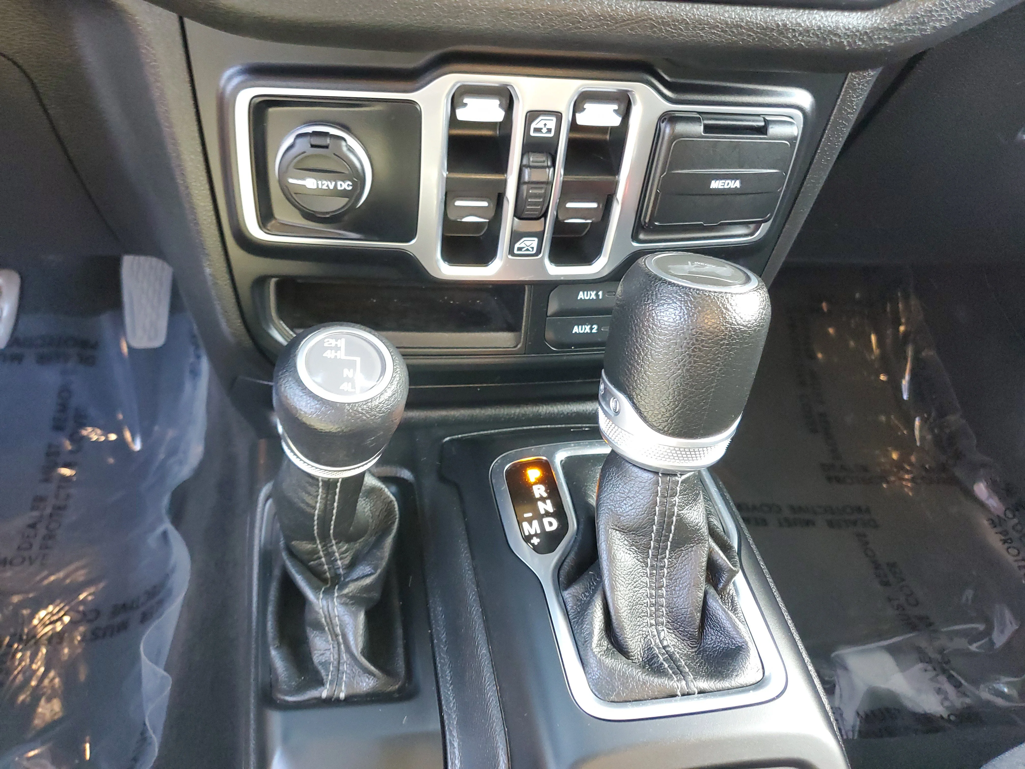 Used 2024 White Jeep Sport S image 21